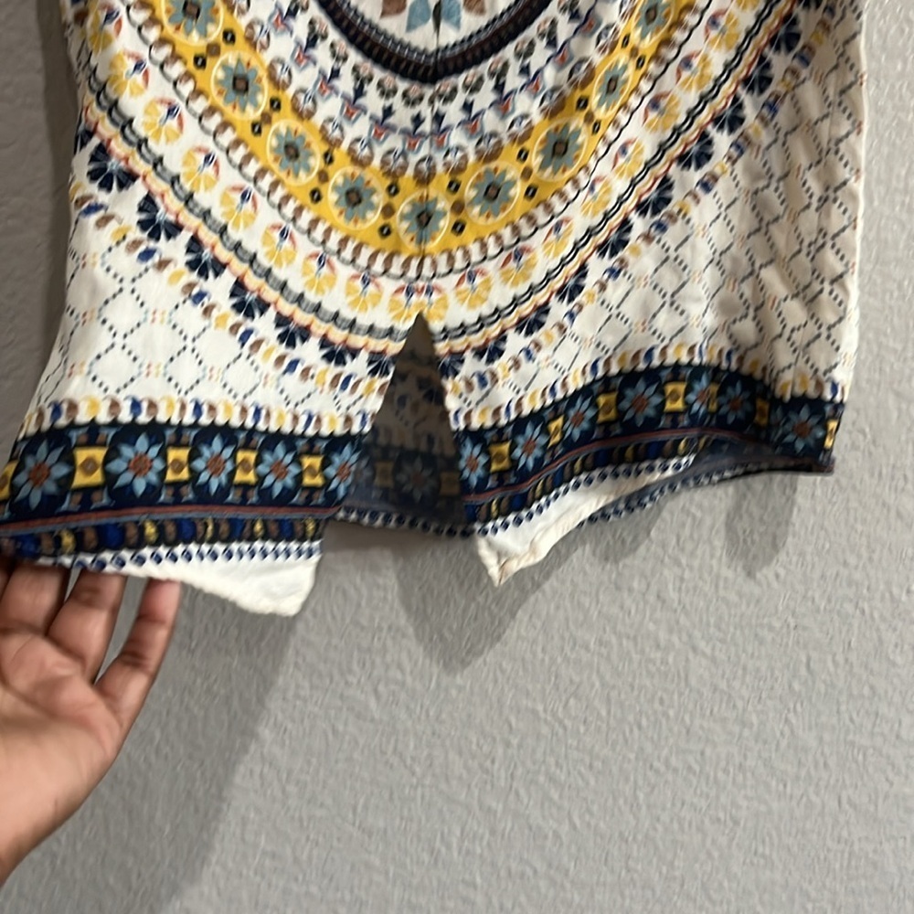 Renee C. Women's Blue Cream Geometric Fitted Sleeveless Top Sz M Summer Wear - Picture 6 of 7